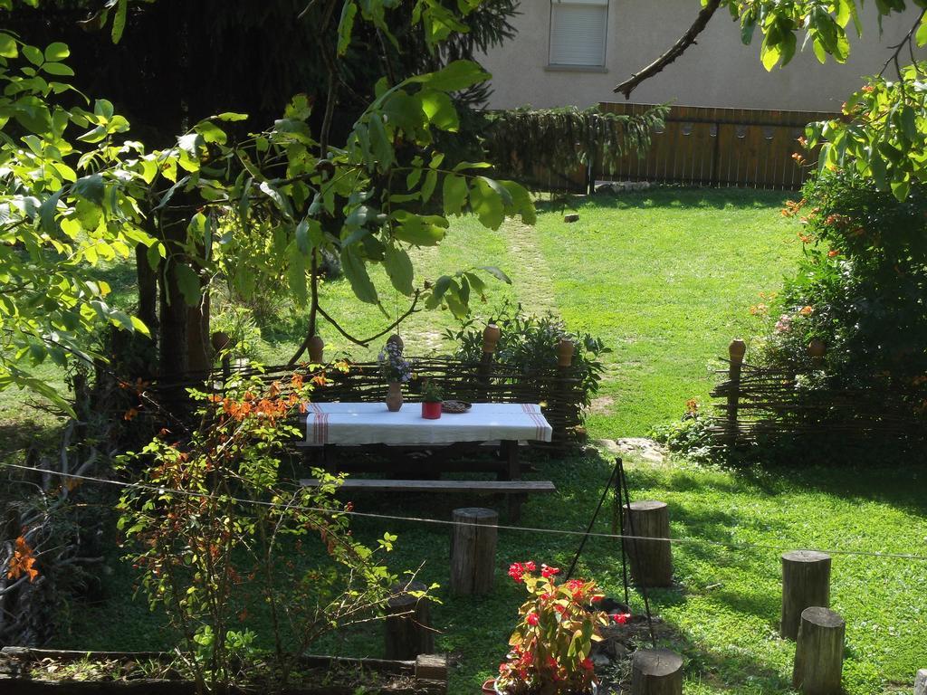 Ferienwohnung Tulipanos Vendeghaz Obanya Exterior foto